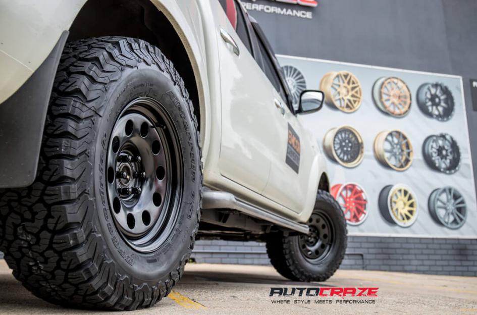 NISSAN NAVARA D HOLE BLACK